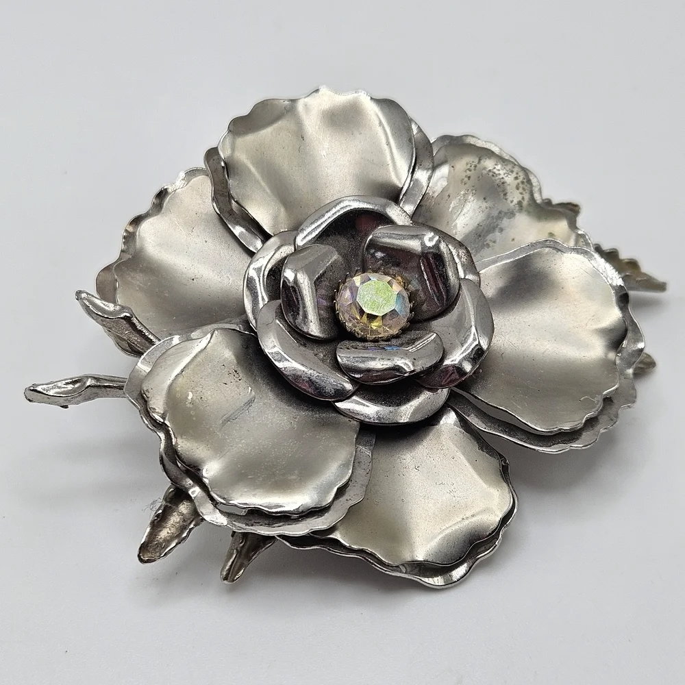 VINTAGE Matte Silver Tone 3D Flower Large Brooch Pin Rhinestone Accent